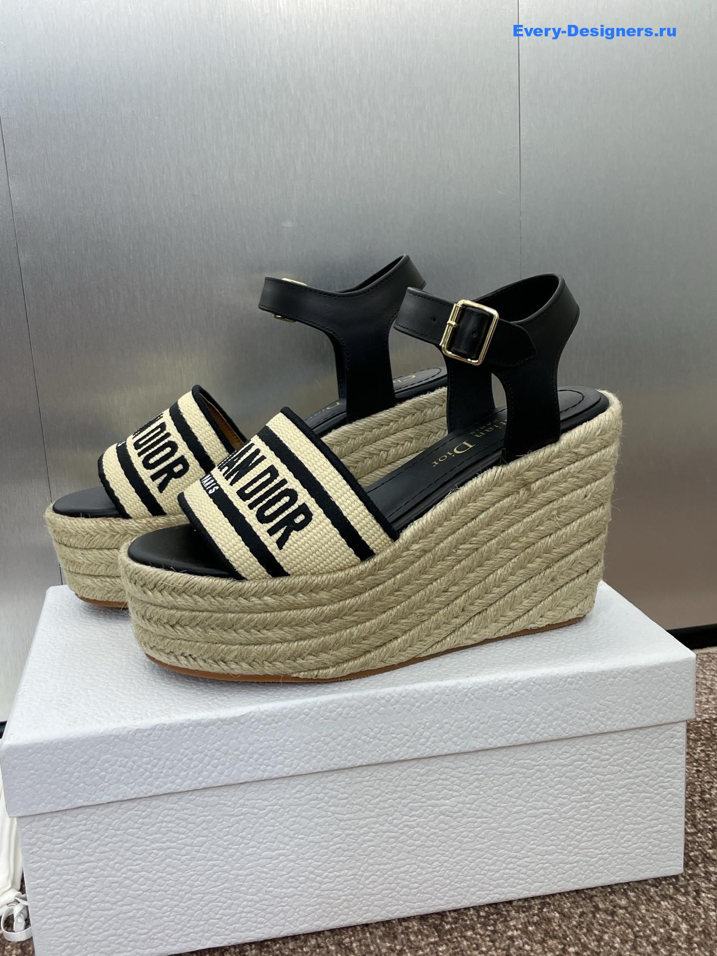 D10r dway wedge sandals