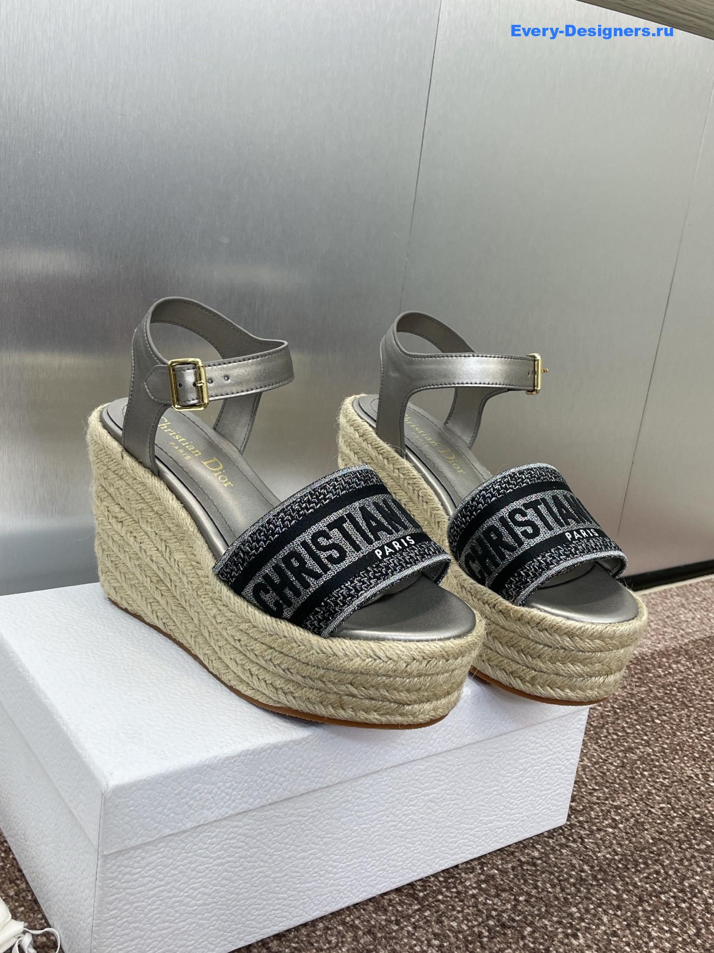 D10r dway embroidered wedge sandals