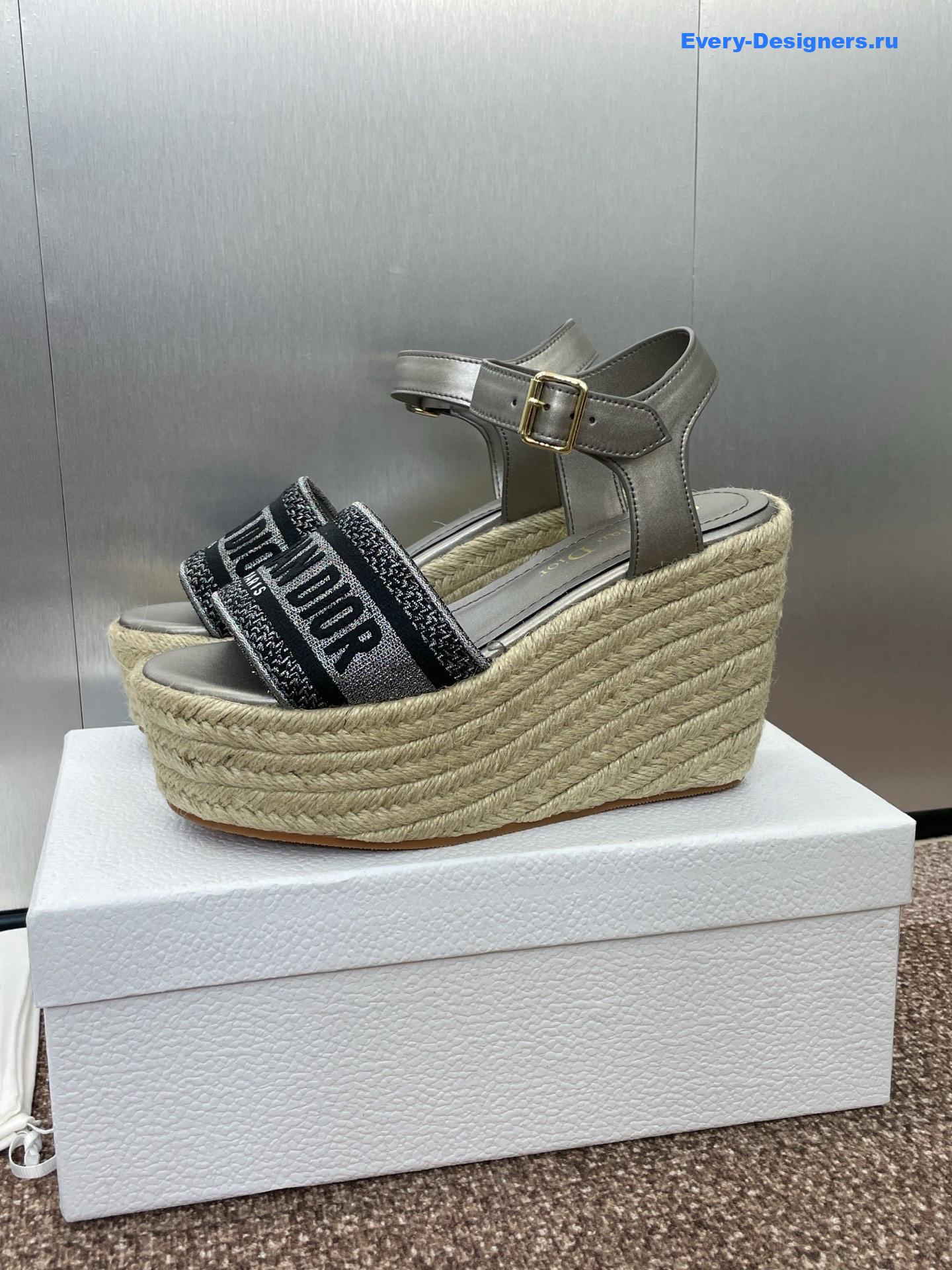 D10r dway embroidered wedge sandals