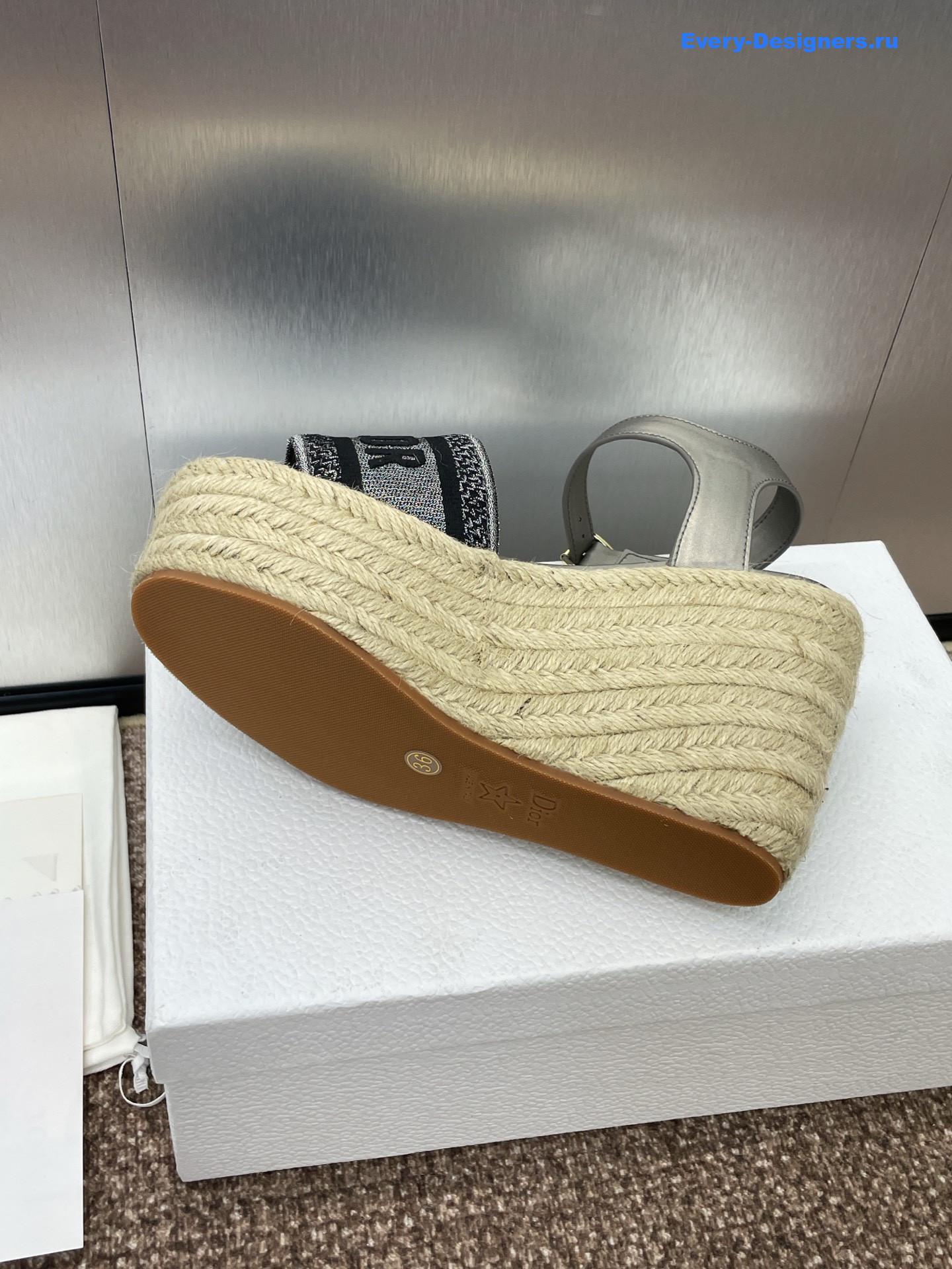 D10r dway embroidered wedge sandals