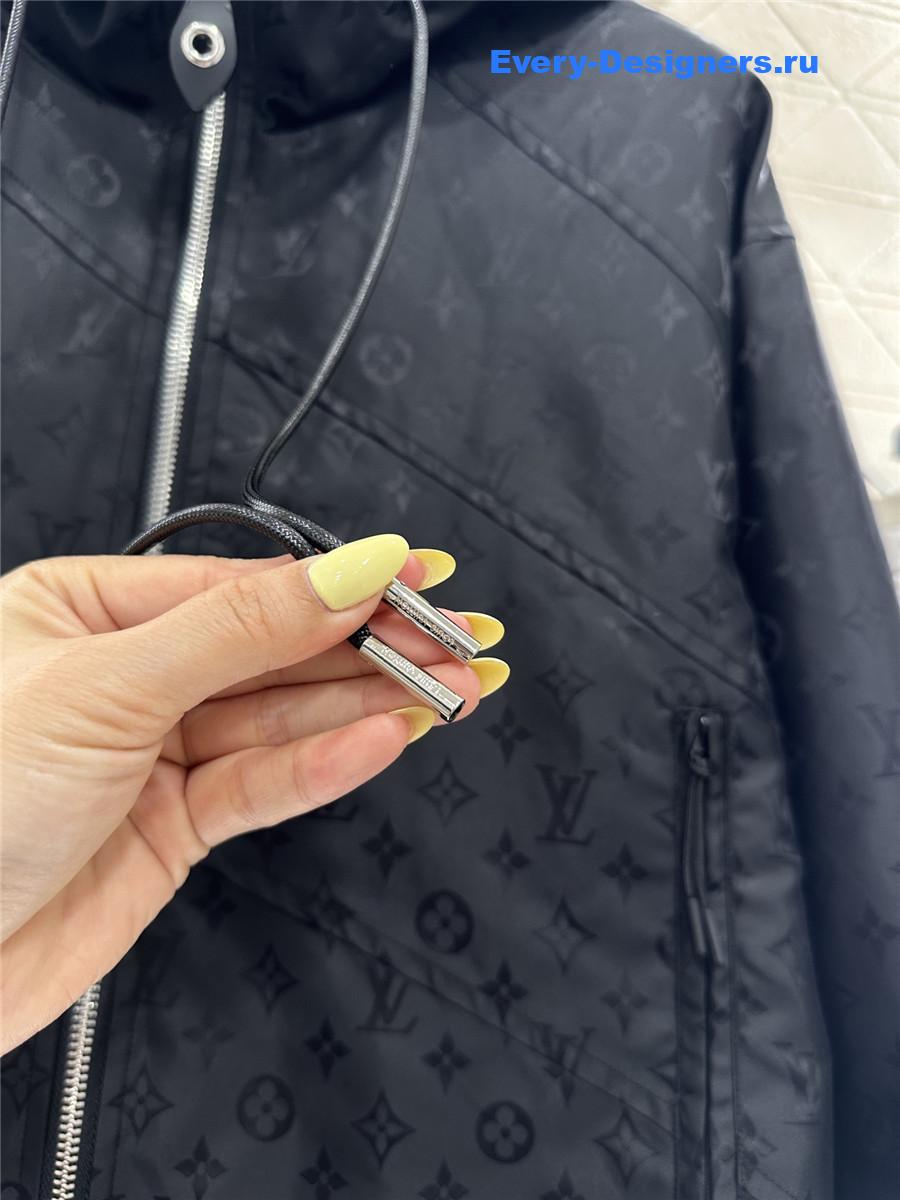 l0vis Vvtt0n shiny monogram parka