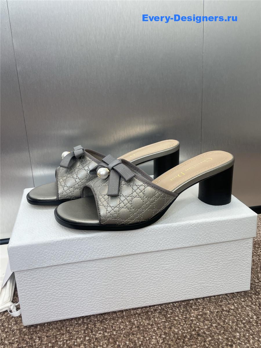 D10r grey platform slides