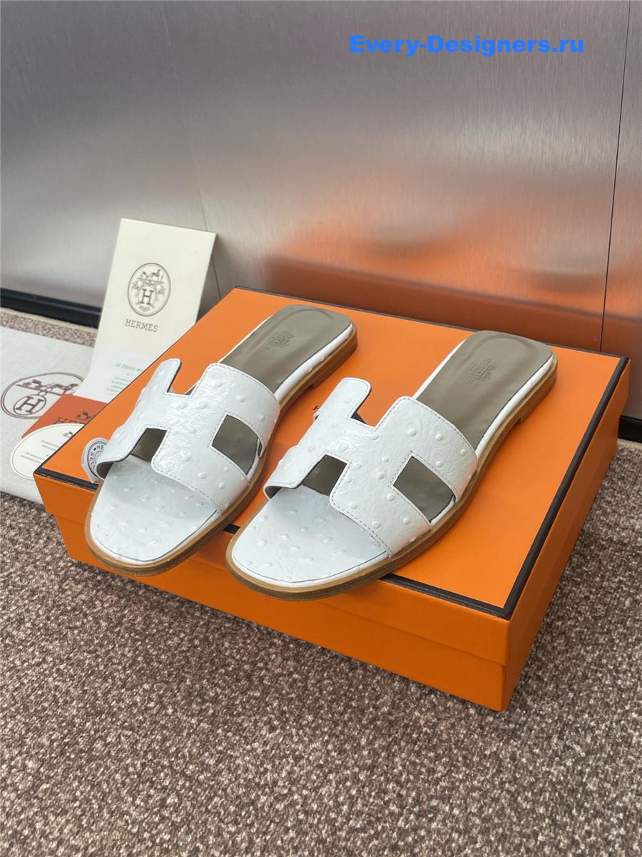 H**me5 white ostrich oran sandals