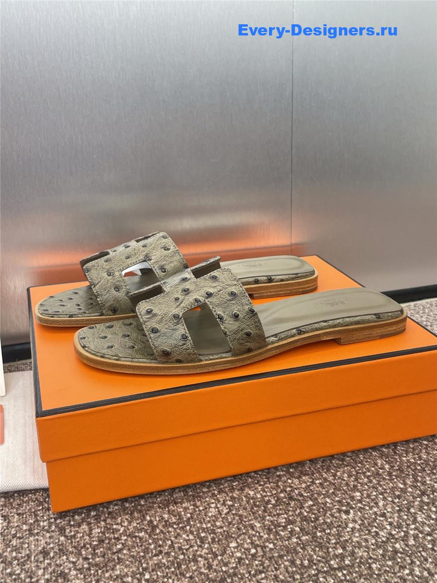 H**me5 grey ostrich oran sandals