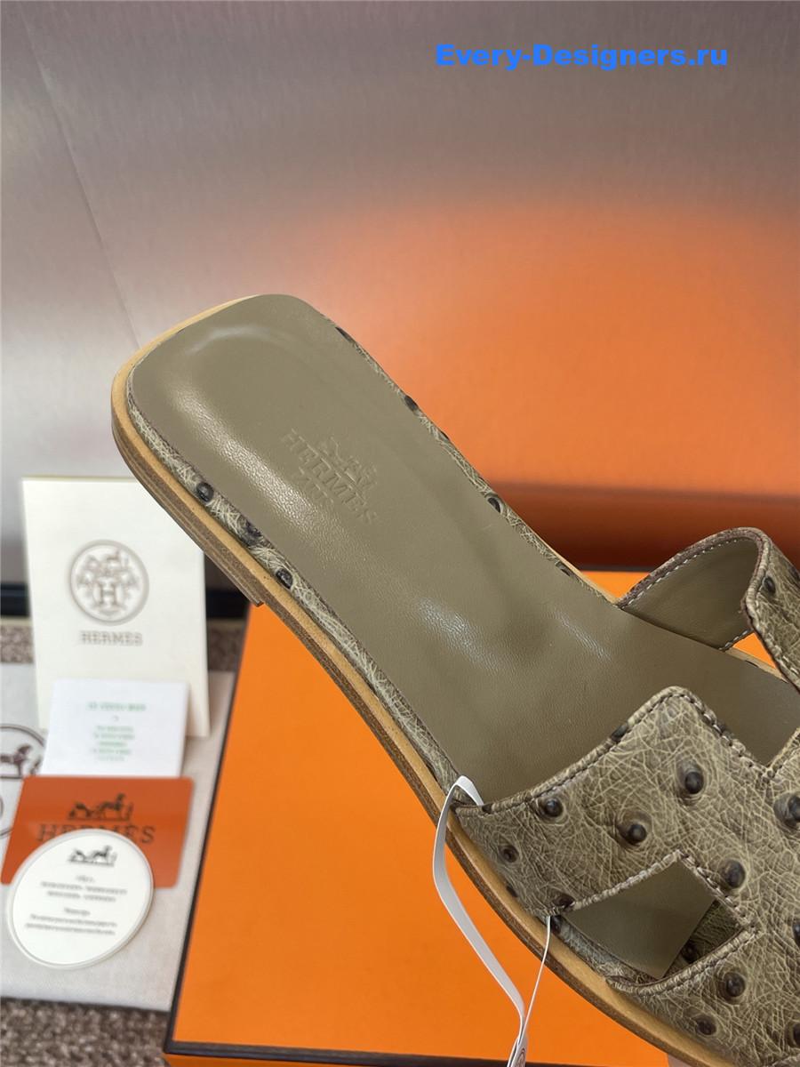 H**me5 grey ostrich oran sandals