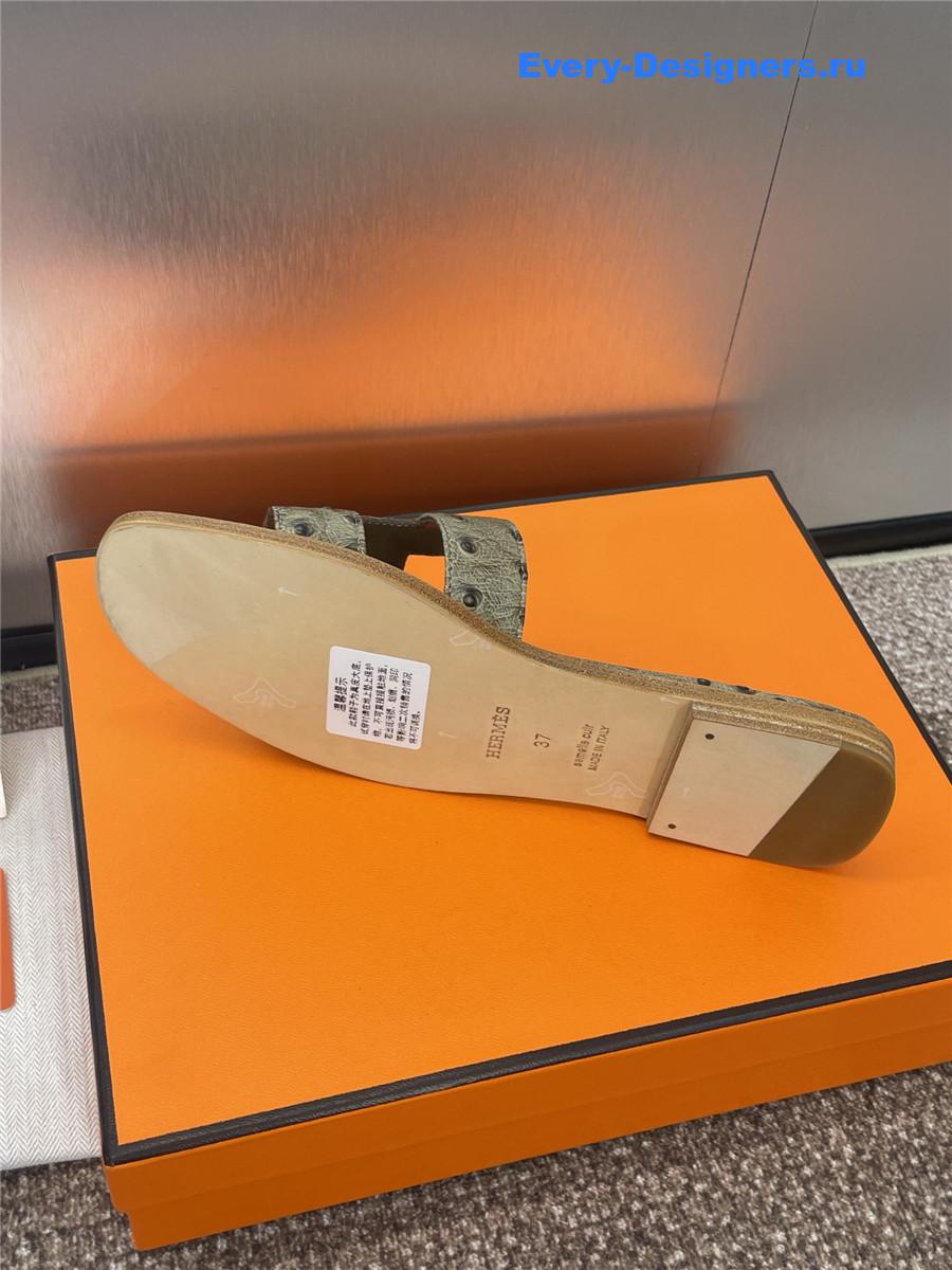 H**me5 grey ostrich oran sandals