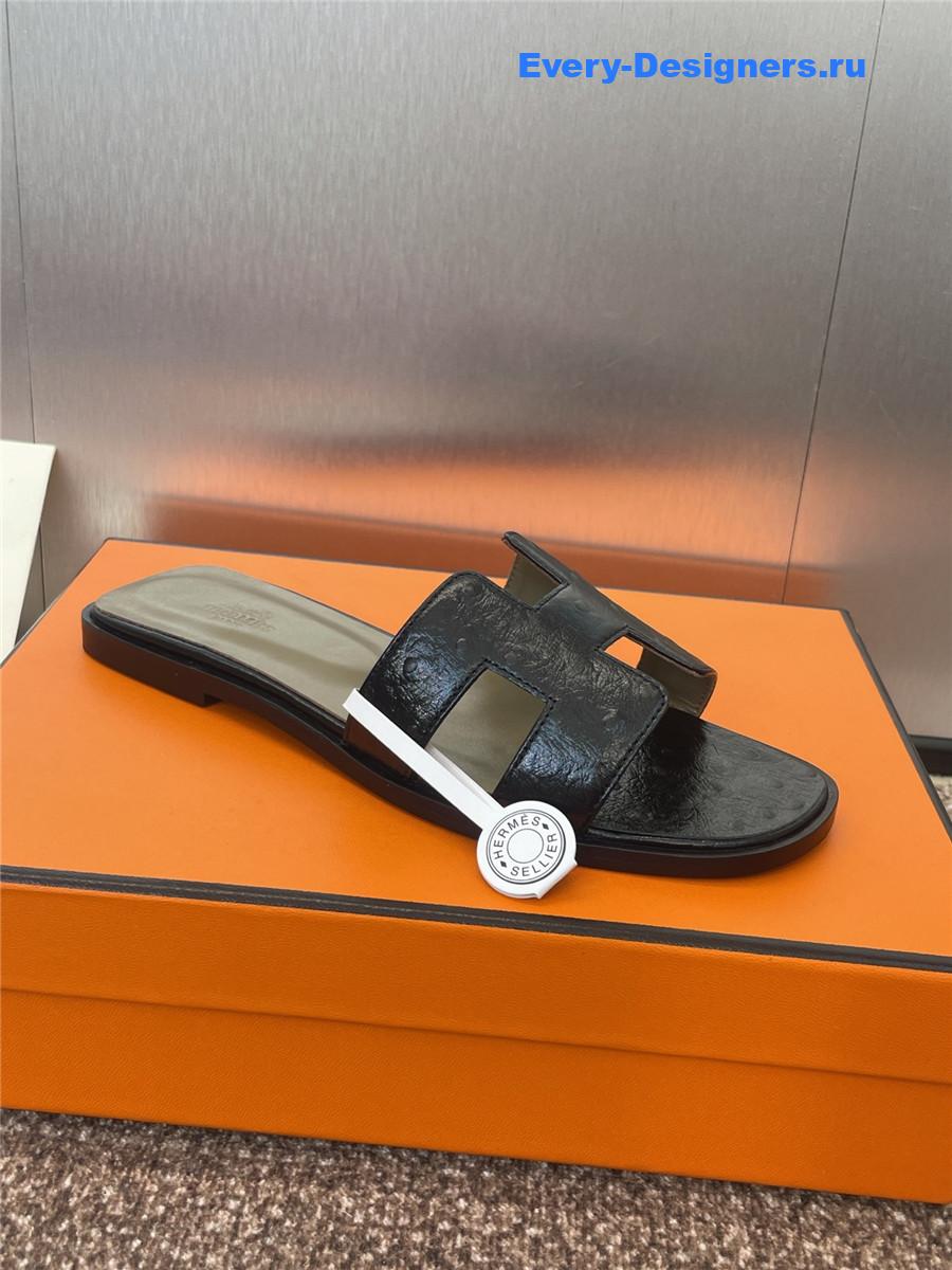 H**me5 black ostrich oran sandals