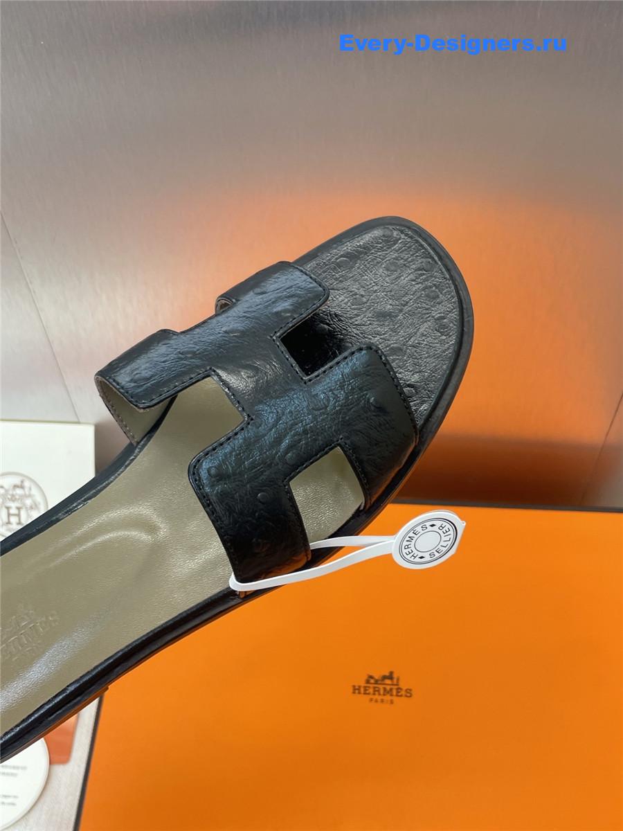 H**me5 black ostrich oran sandals