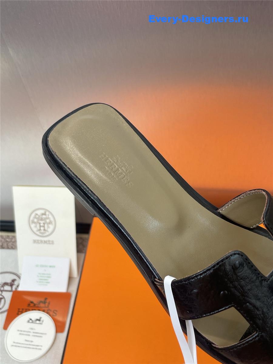 H**me5 black ostrich oran sandals