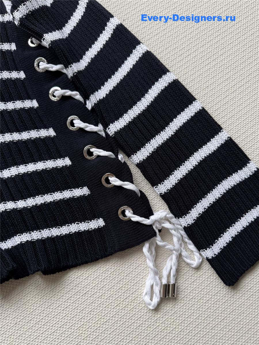 D10r distressed striped sweater