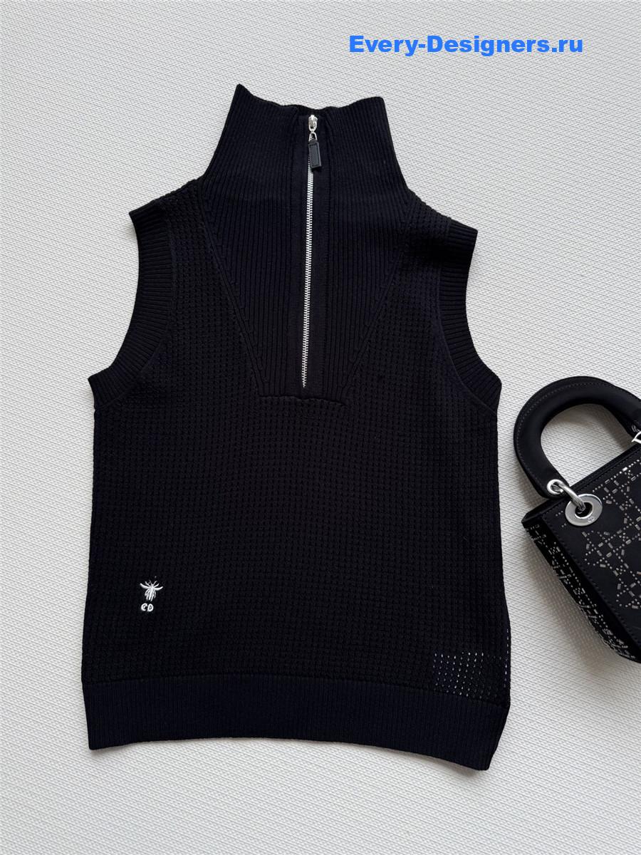 D10r black turtleneck zip vest