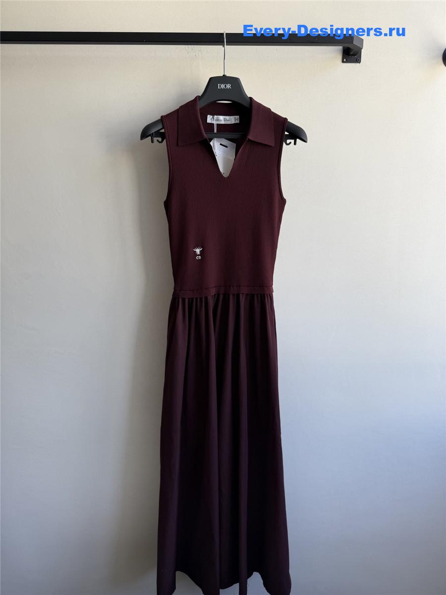 D10r sleeveless pleated burgundy mini dress