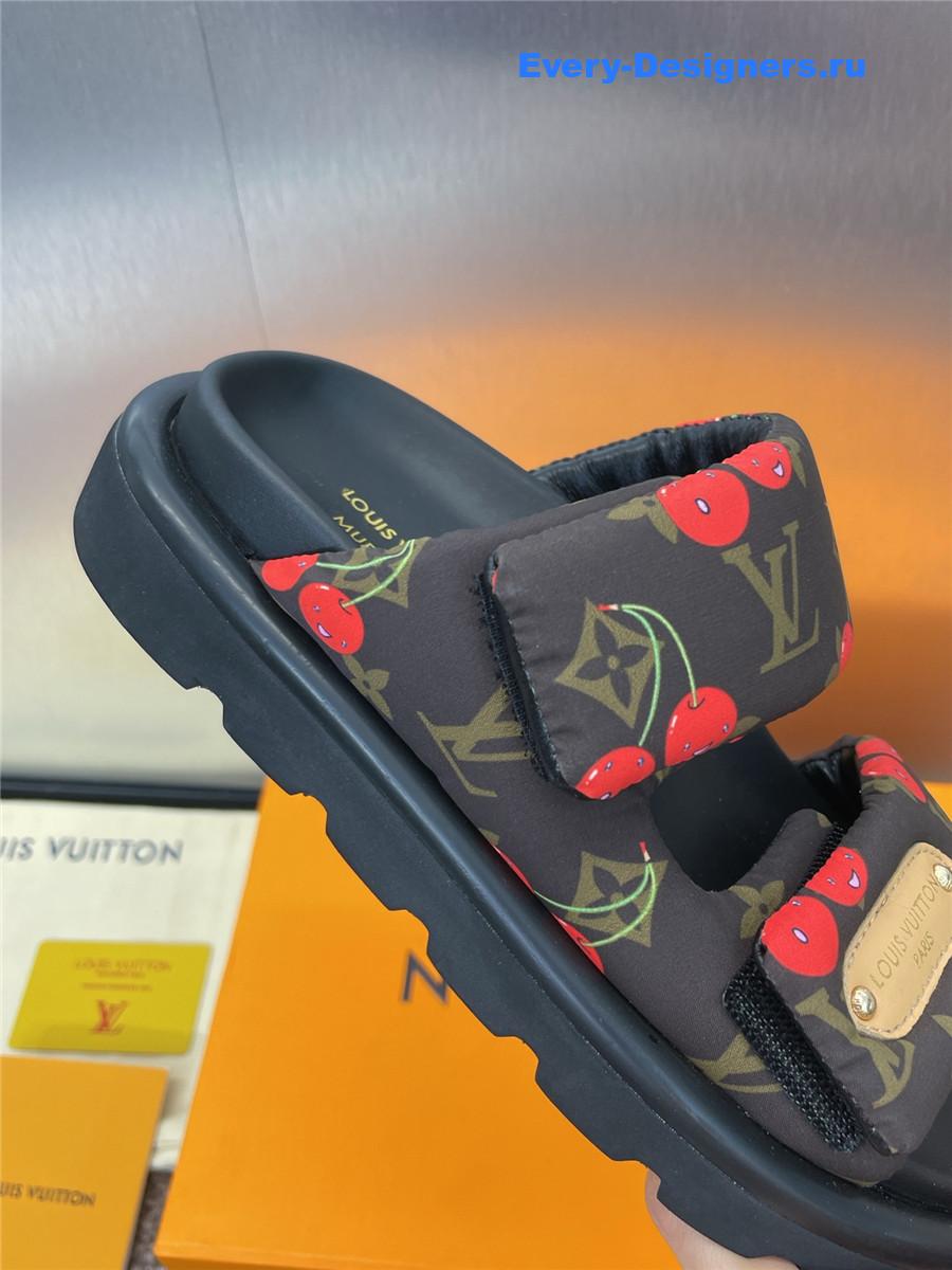 l0vis Vvtt0n black lv embossed sandals