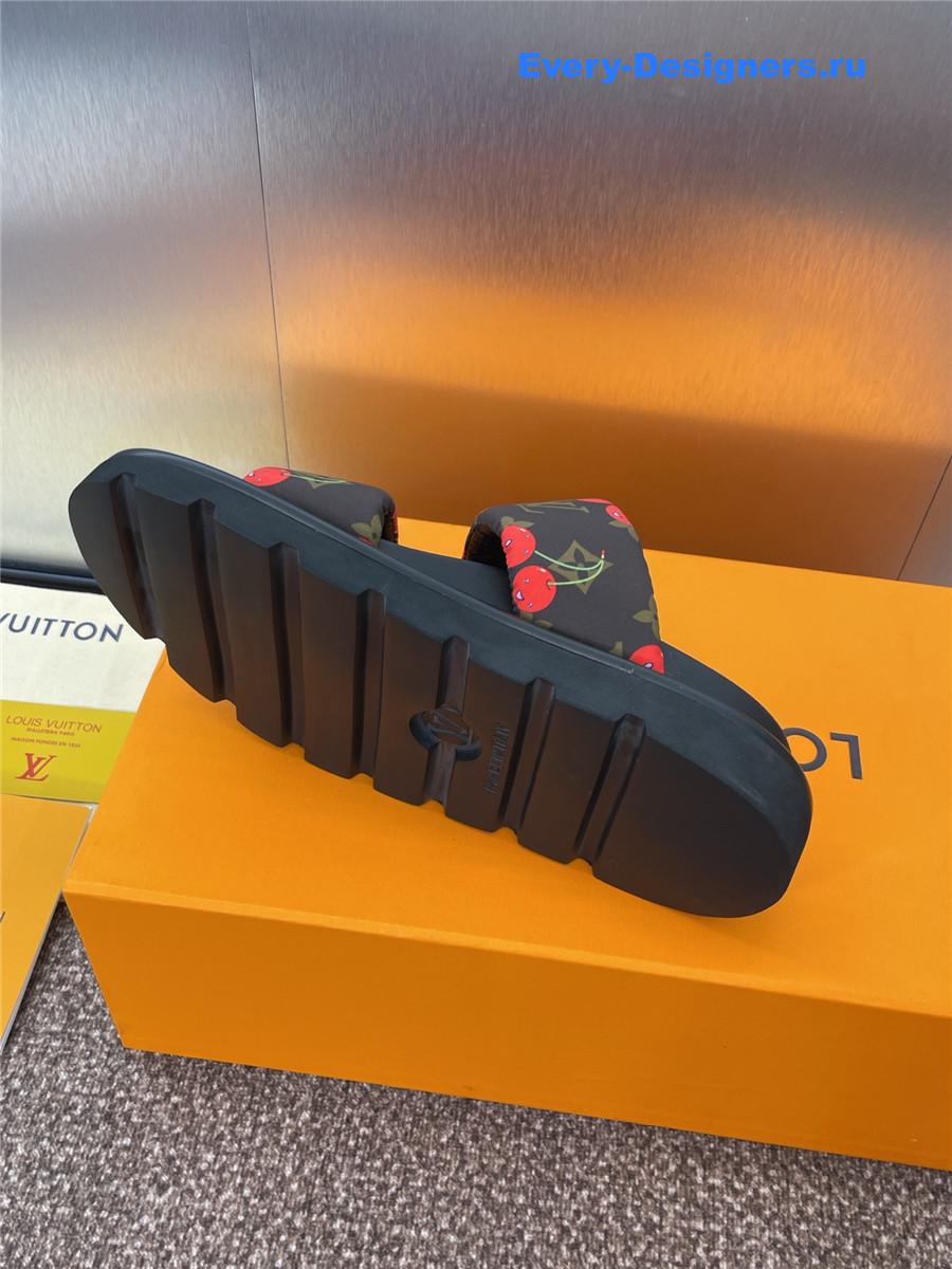 l0vis Vvtt0n black lv embossed sandals