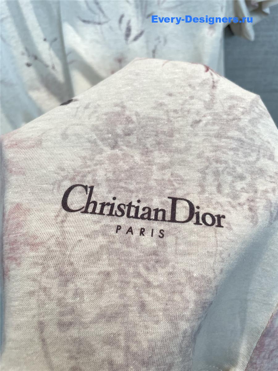 D10r flower spike t-shirt