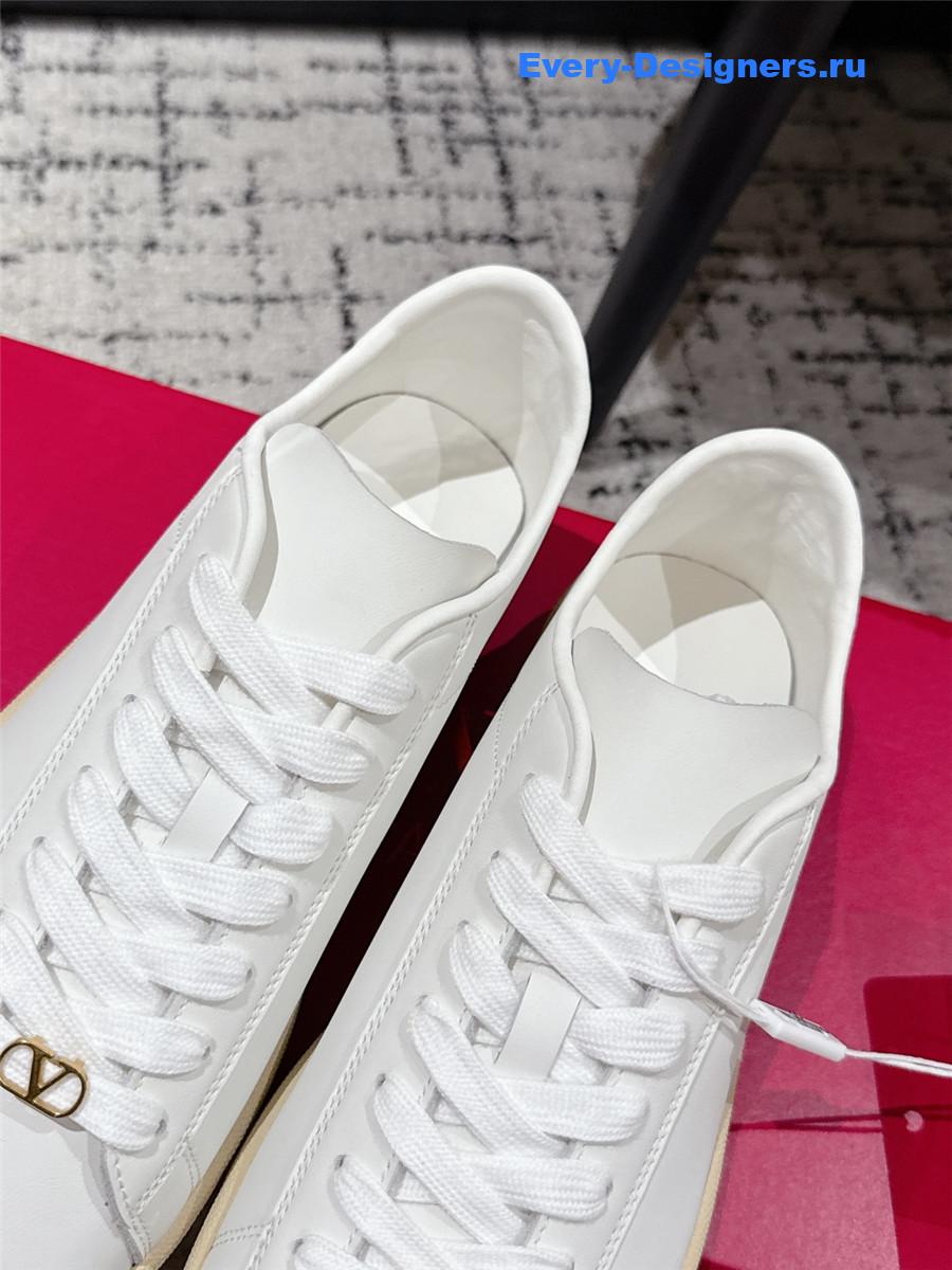 Va1e*ntin0 rockstud white sneakers