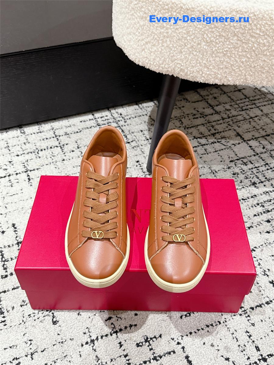 Va1e*ntin0 rockstud brown sneakers
