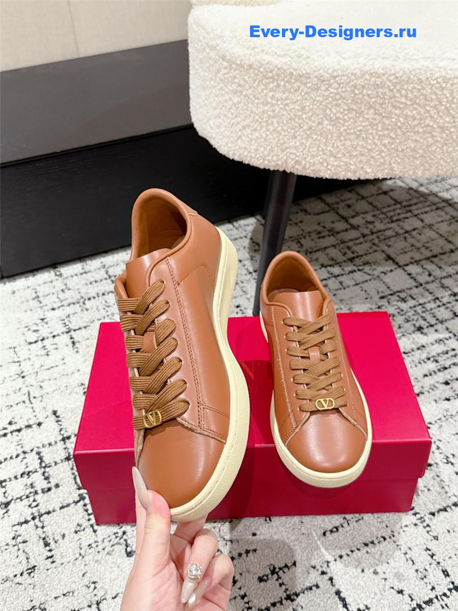 Va1e*ntin0 rockstud brown sneakers