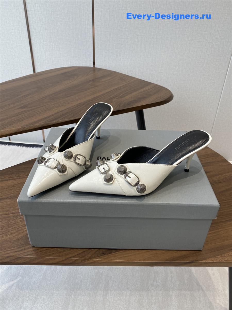 Ba1en*iaga cagole white pumps