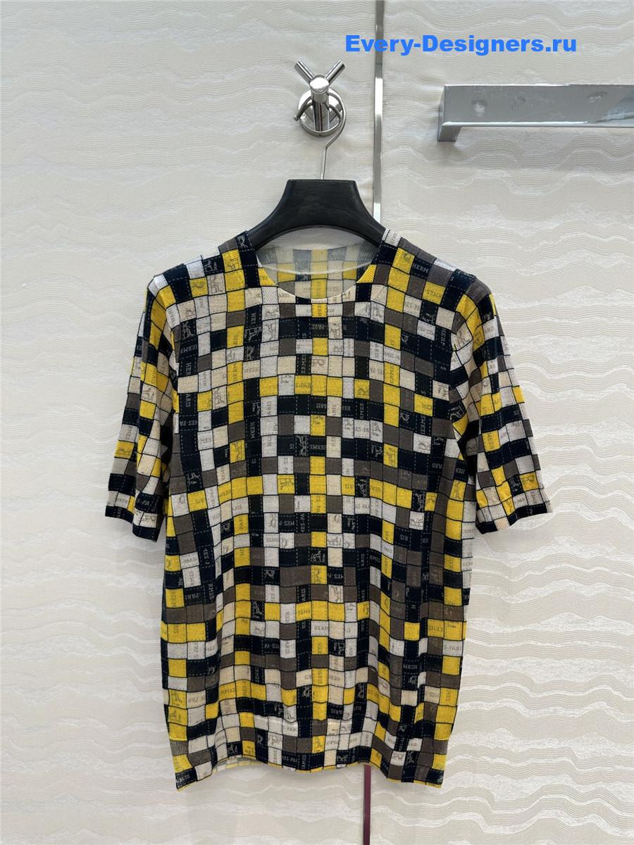 H**me5 mosaic print top