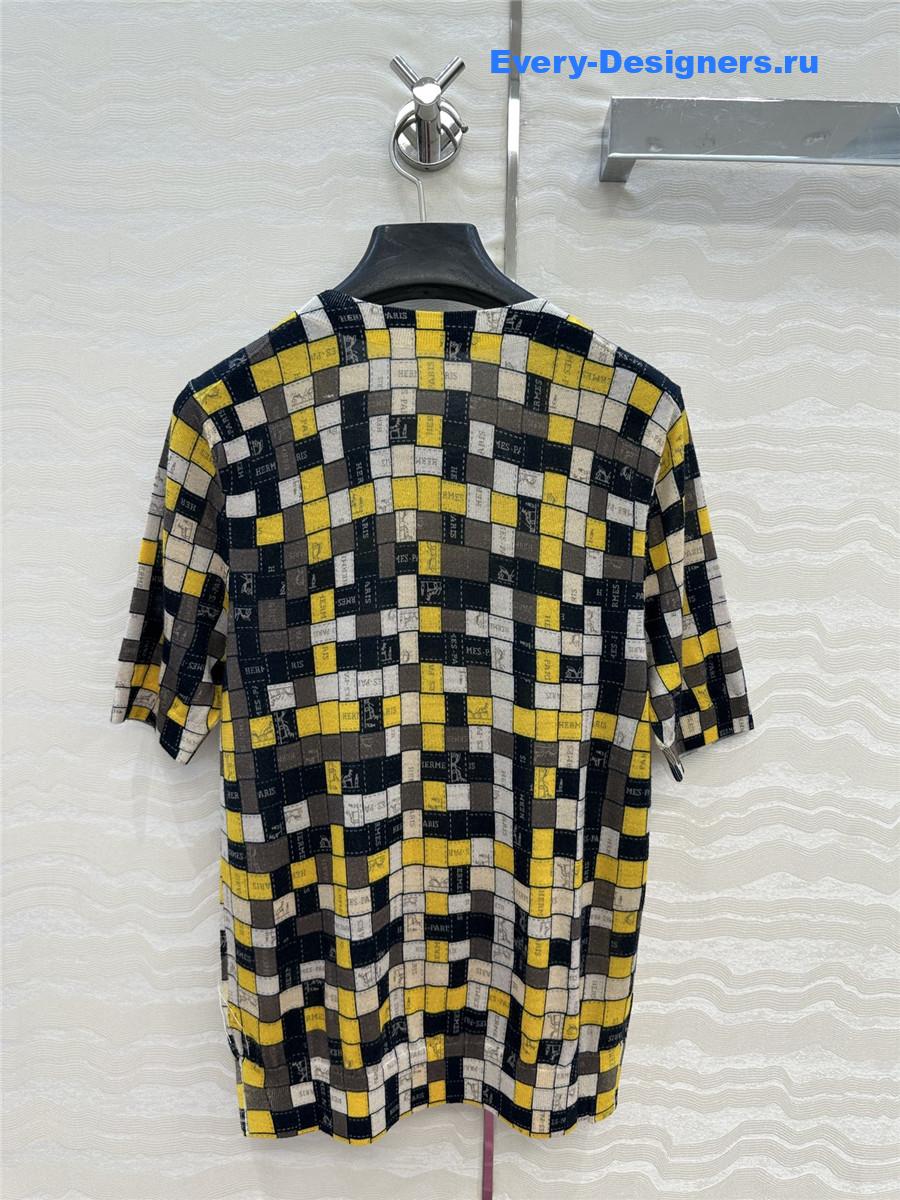 H**me5 mosaic print top