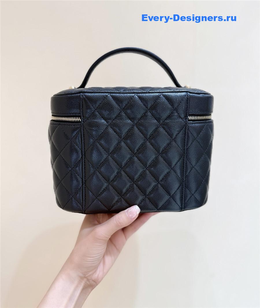 Ch**el large caviar vanity case black