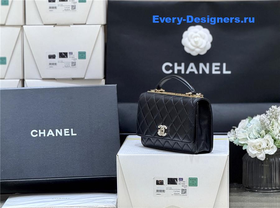 Ch**el strass wallet with chain