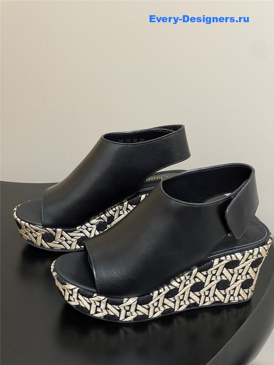 D10r attitude black wedge sandals