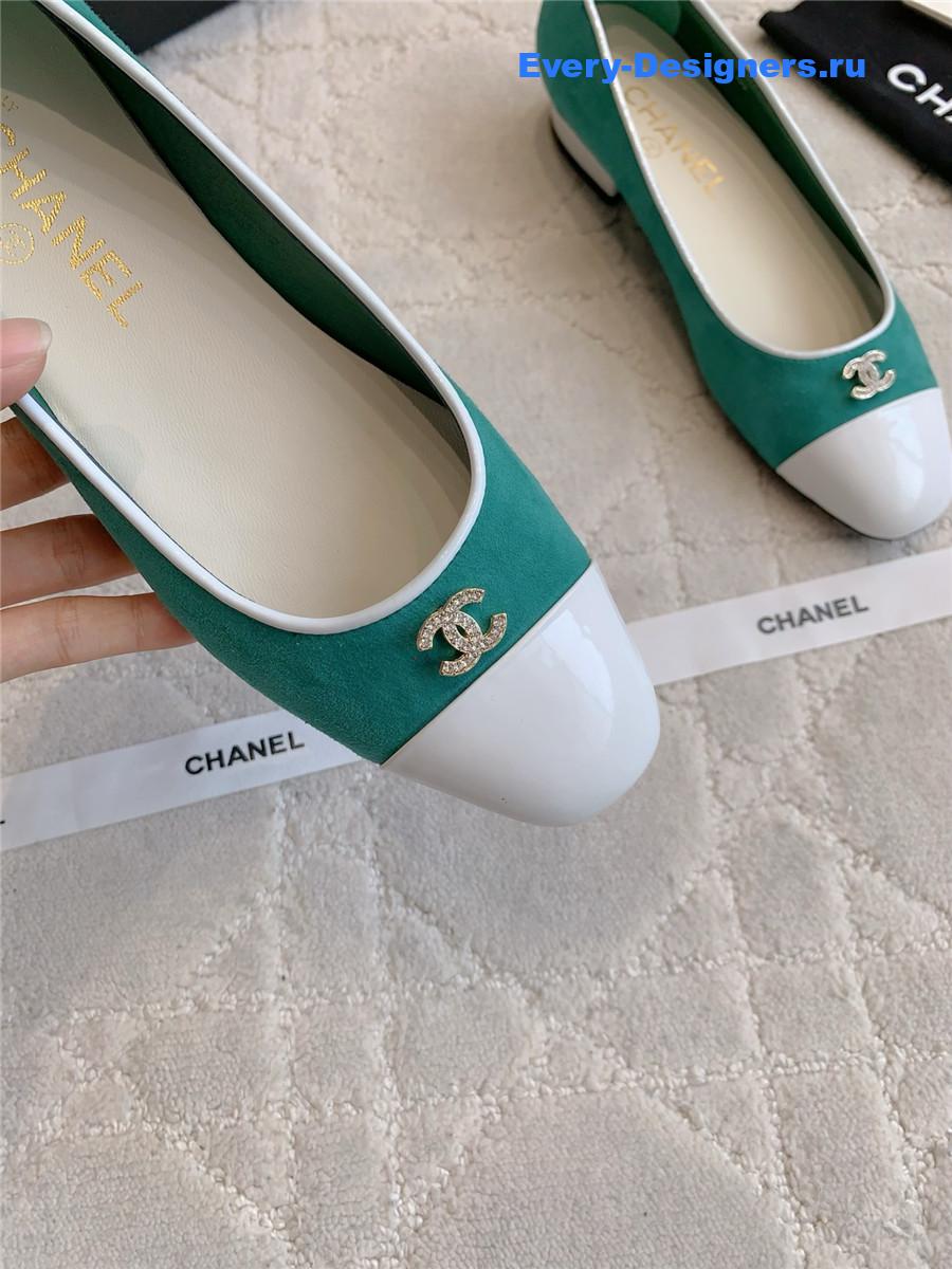 ch**el green D1am0nd buckle flats