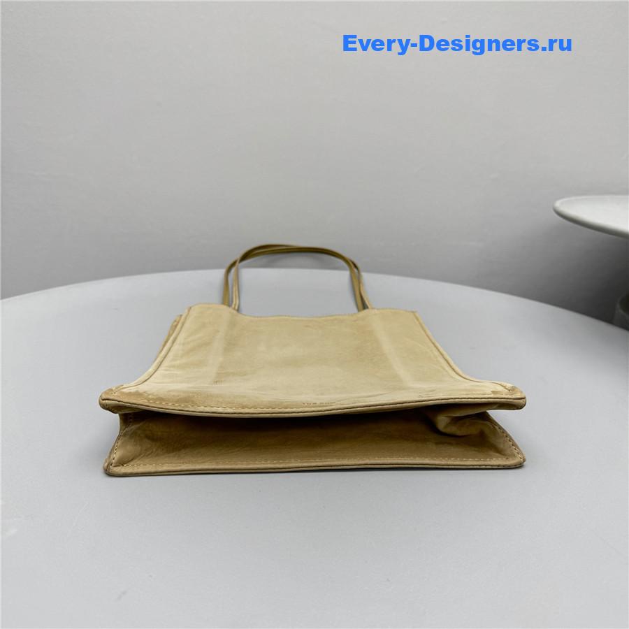 The R0w yellow small to go tote