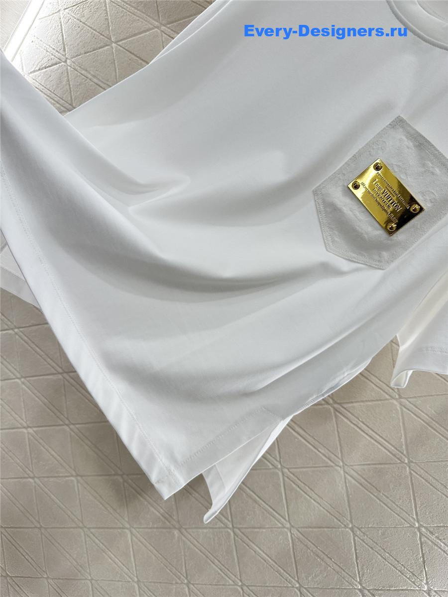 l0vis Vvtt0n white pocket crop tee