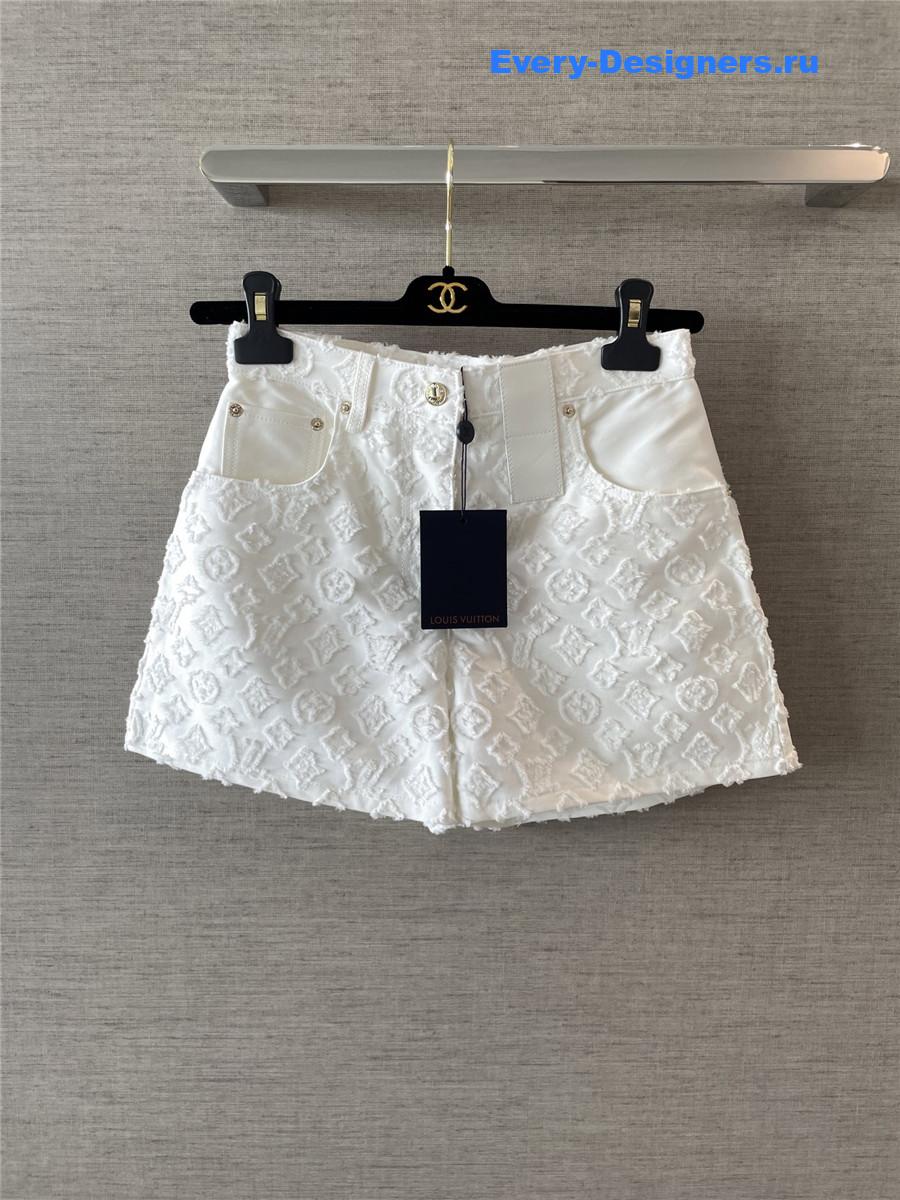 l0vis Vvtt0n monogram white denim shorts