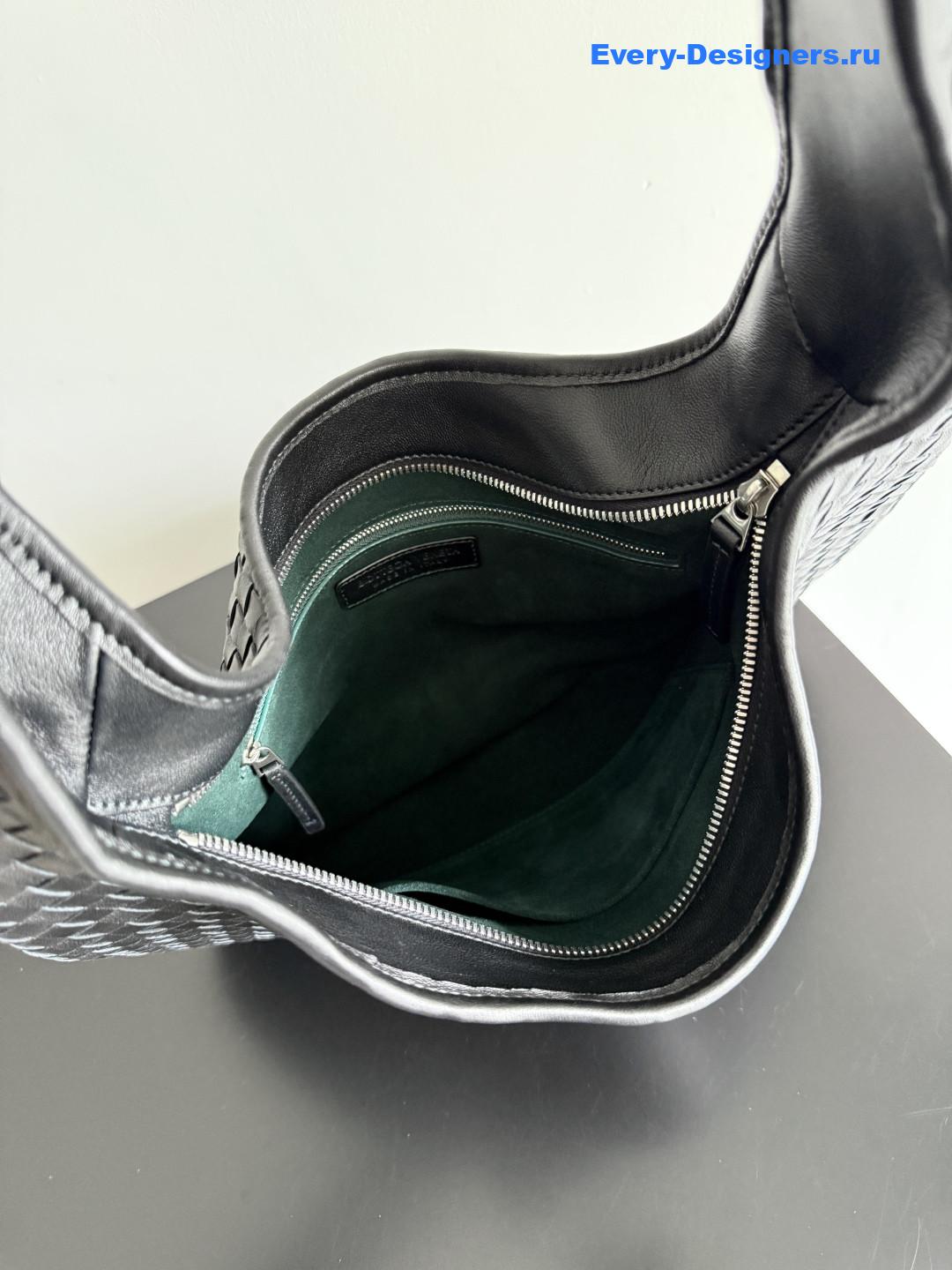 b0tt*ga Ven*ta medium veneto in black