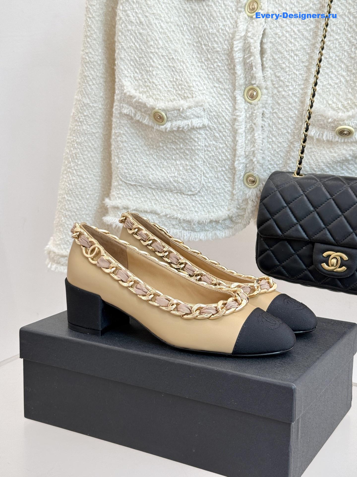 Ch**el beige tweed chain pumps