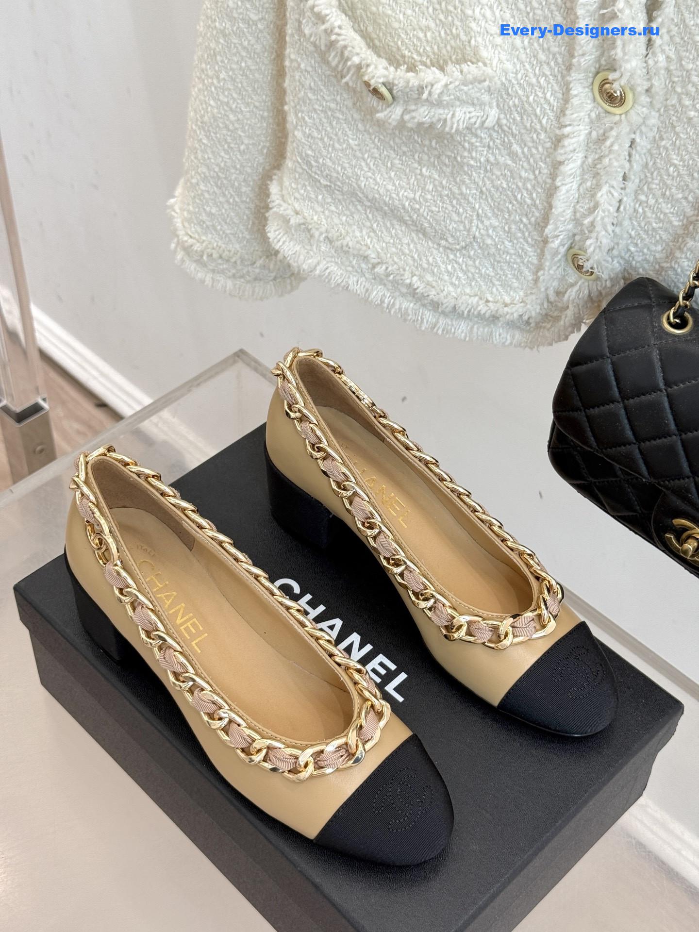 Ch**el beige tweed chain pumps