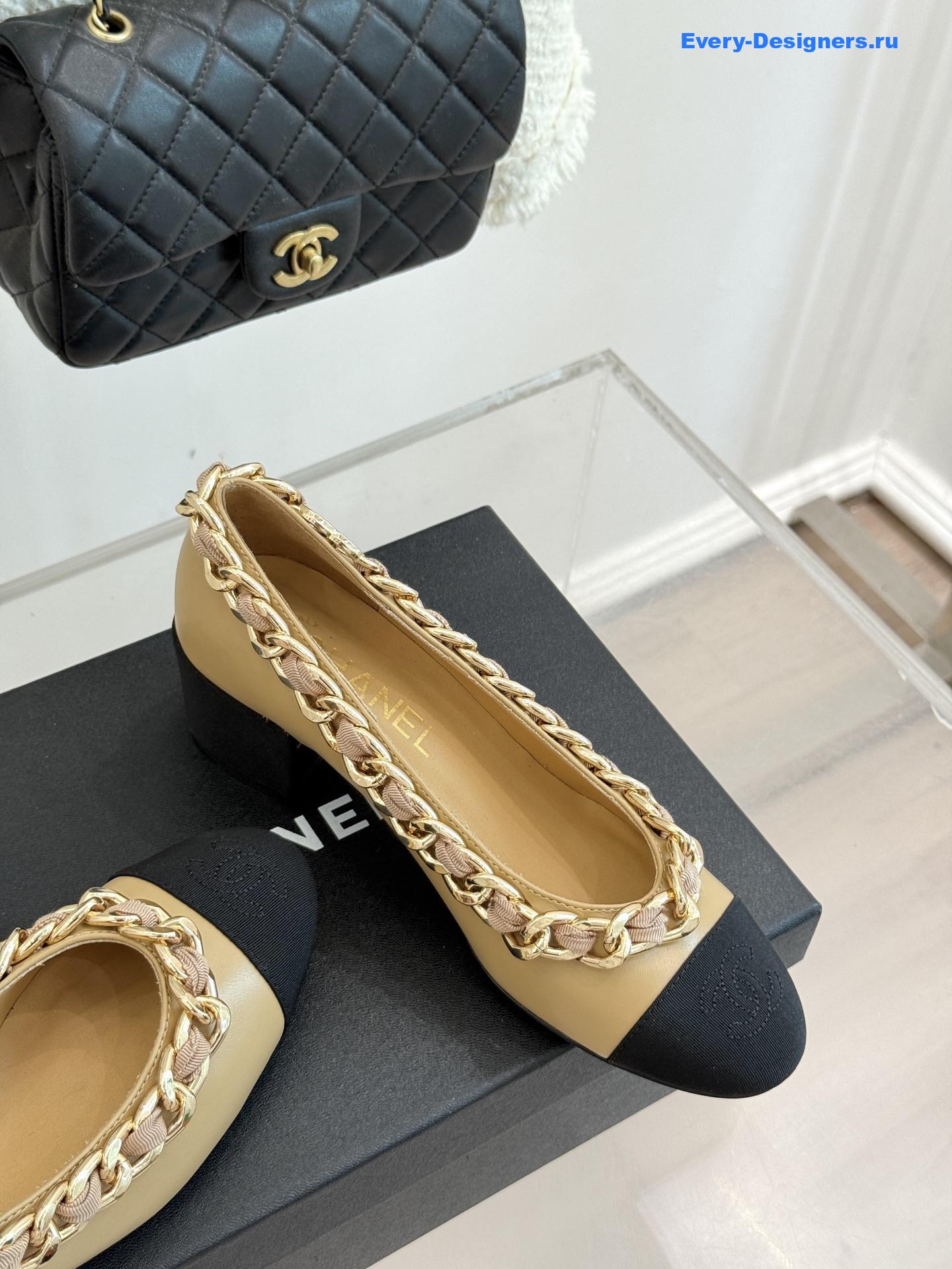 Ch**el beige tweed chain pumps