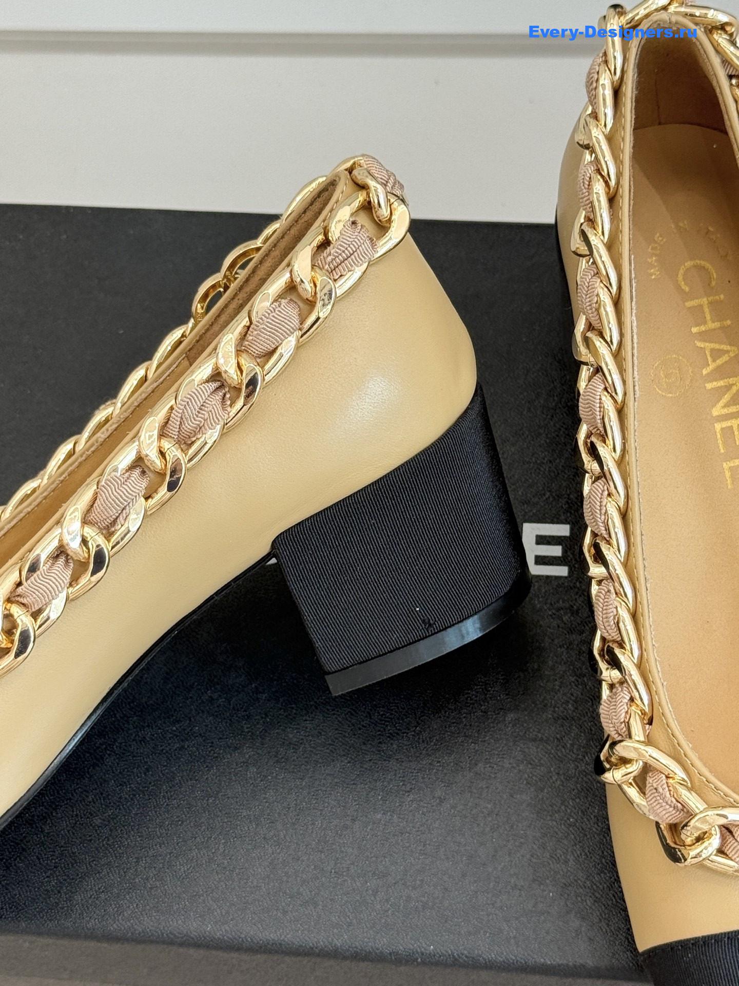 Ch**el beige tweed chain pumps