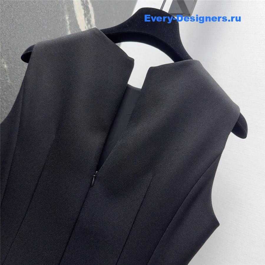 D10r cd black sleeveless dress