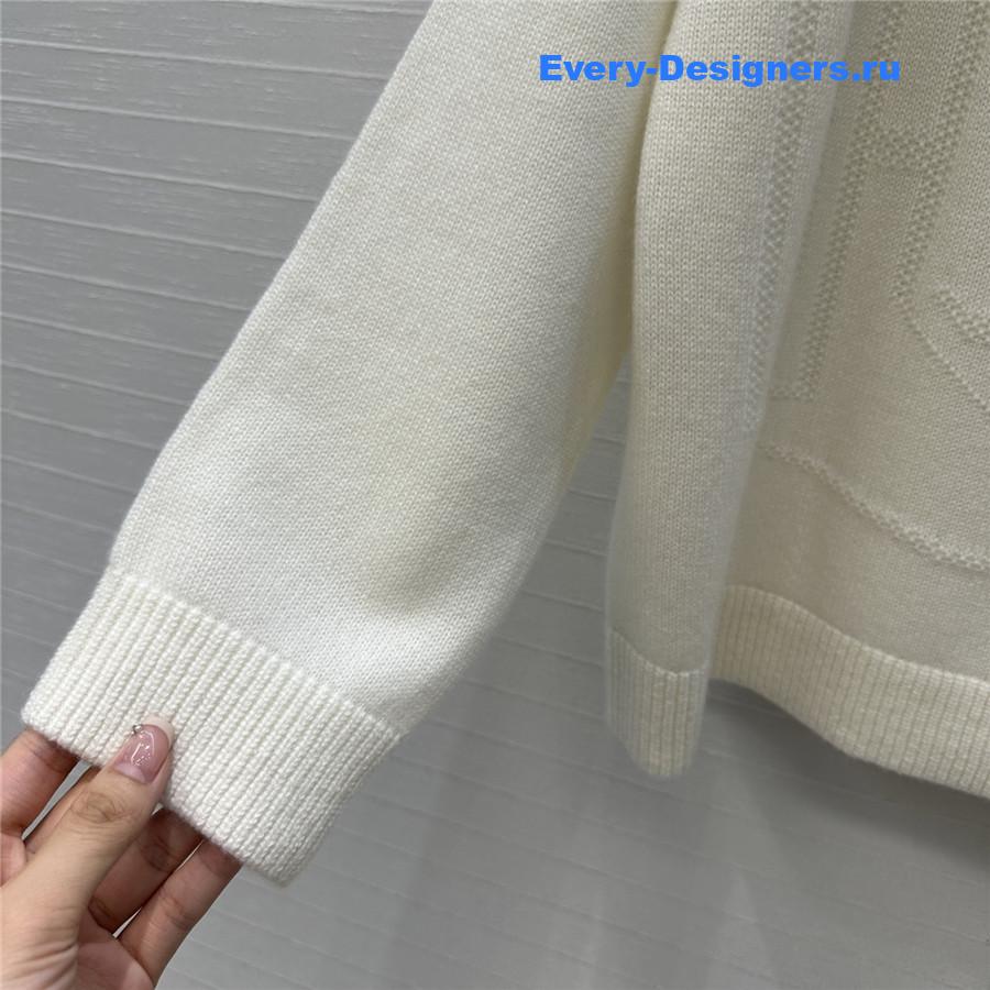 H**me5 off-white cashmere turtleneck