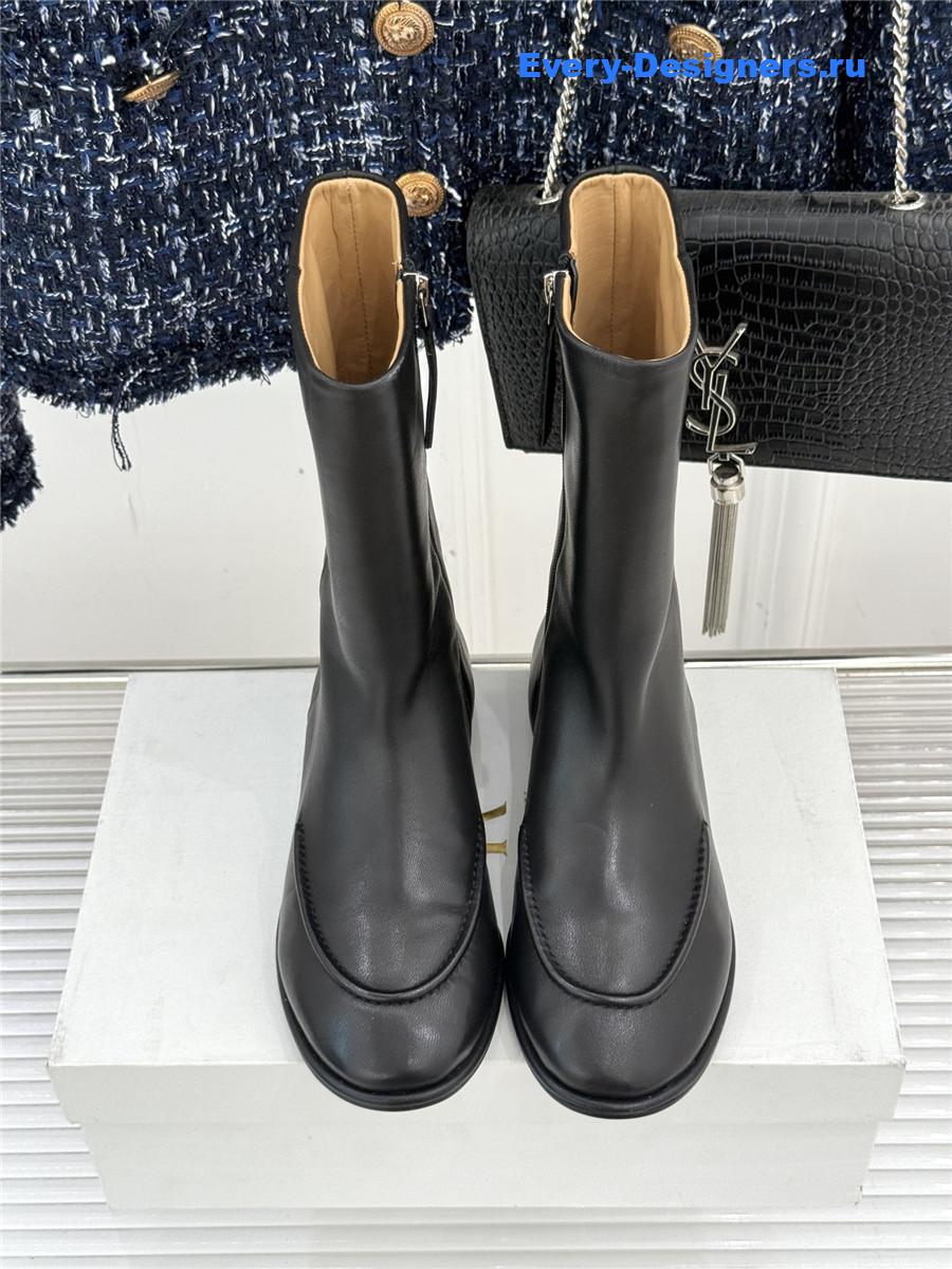 The R0w black canal ankle boots