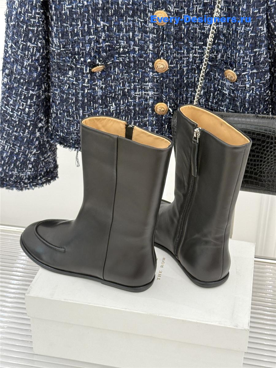 The R0w black canal ankle boots