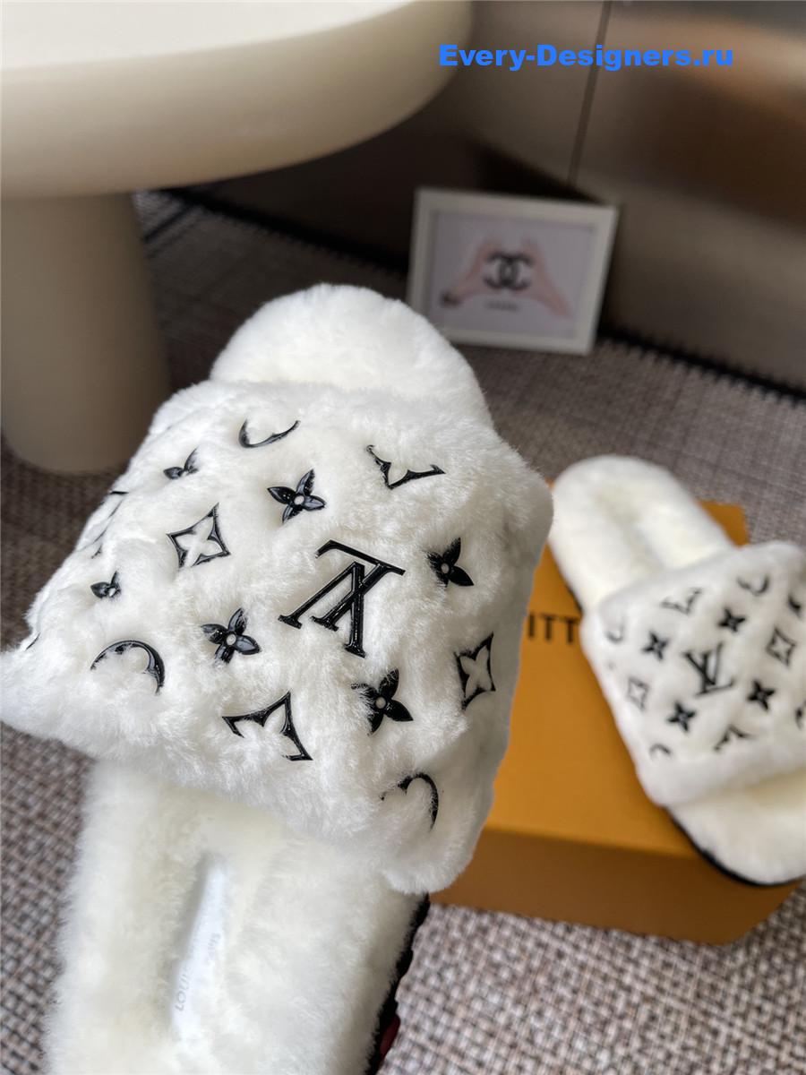 l0vis Vvtt0n white wool platform slippers