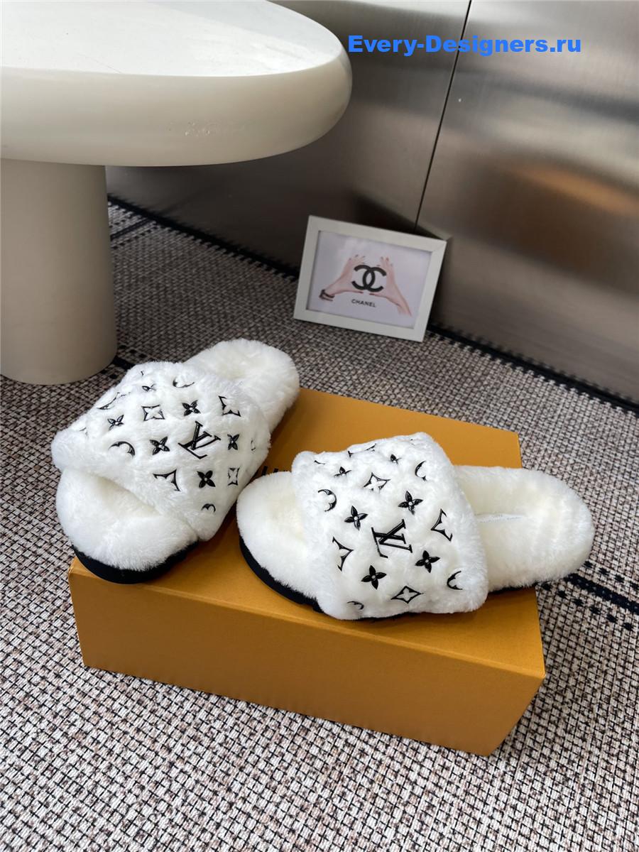 l0vis Vvtt0n white wool platform slippers