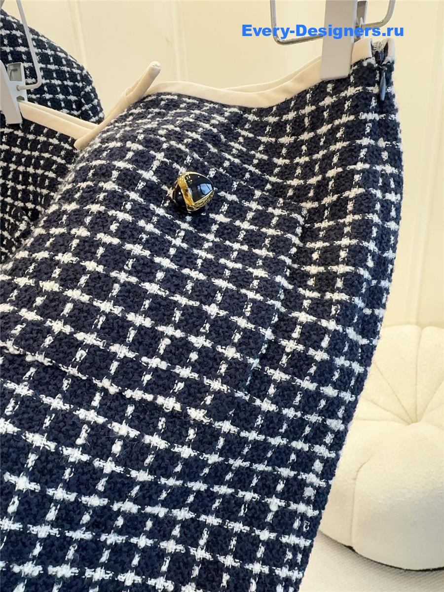 Va1e*ntin0 blue v neck check jacket set