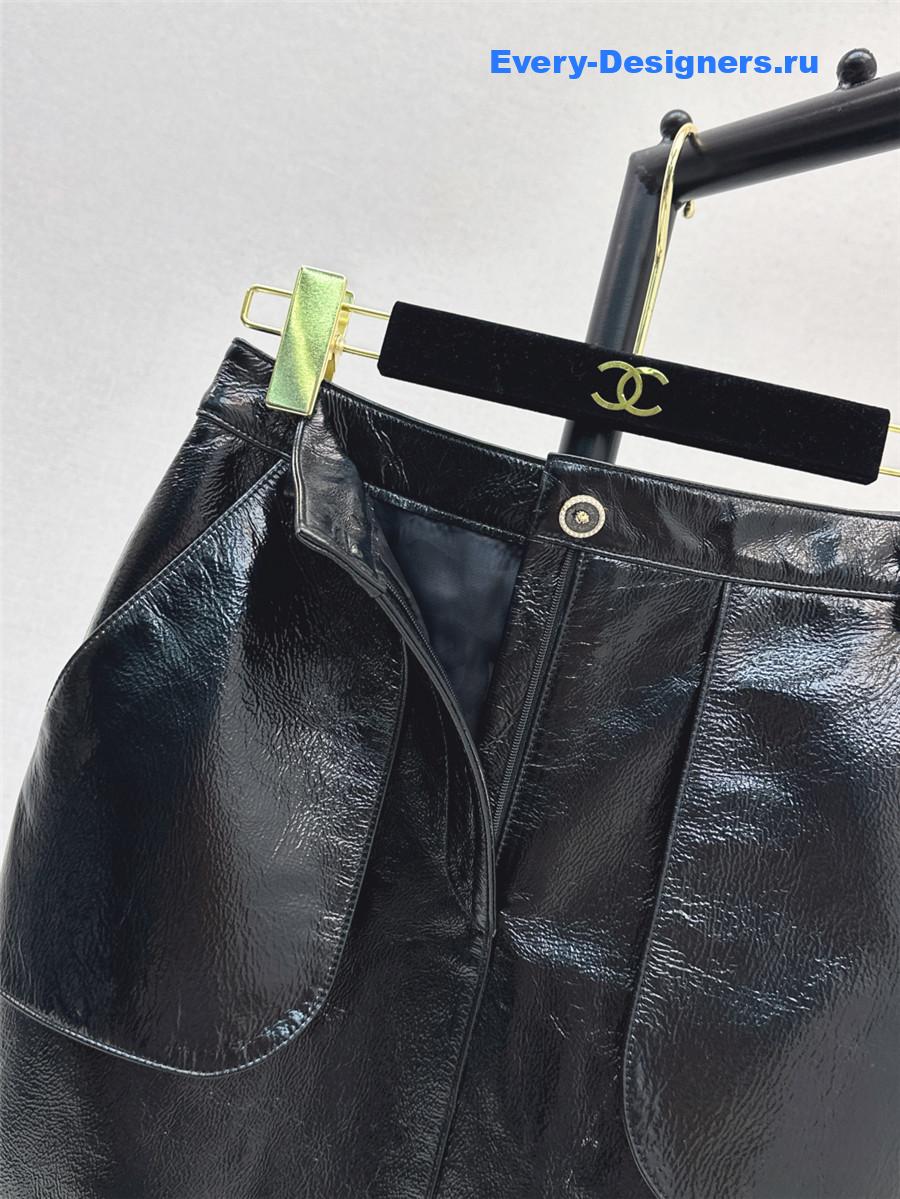Ch**el black leather knee-length skirt