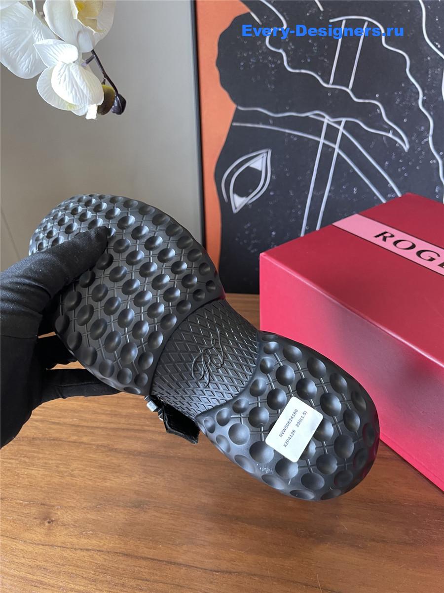 Roger Vivier Viv’ Black Run Light Sneakers