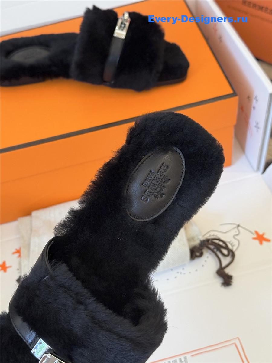 H**me5 kelly buckle black wool slippers