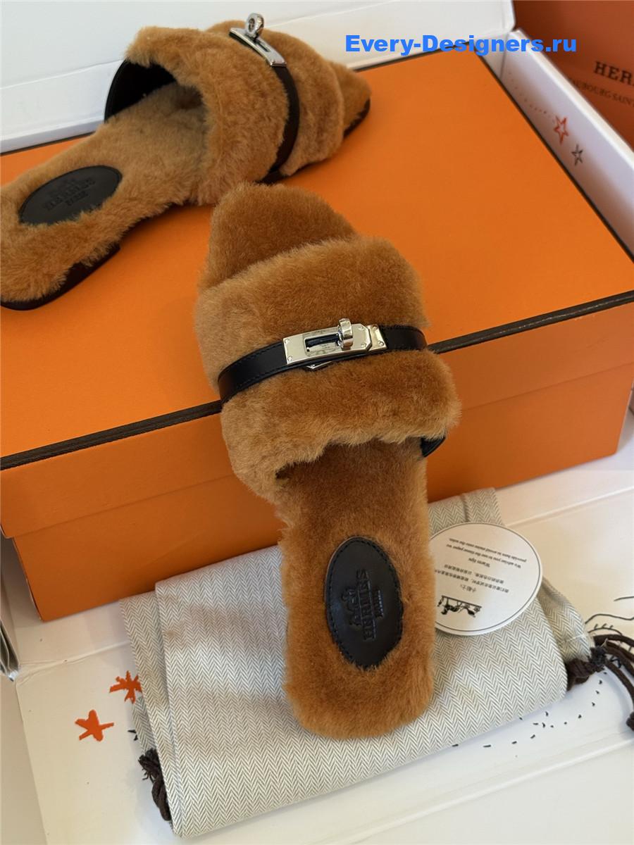 H**me5 kelly buckle brown wool slippers