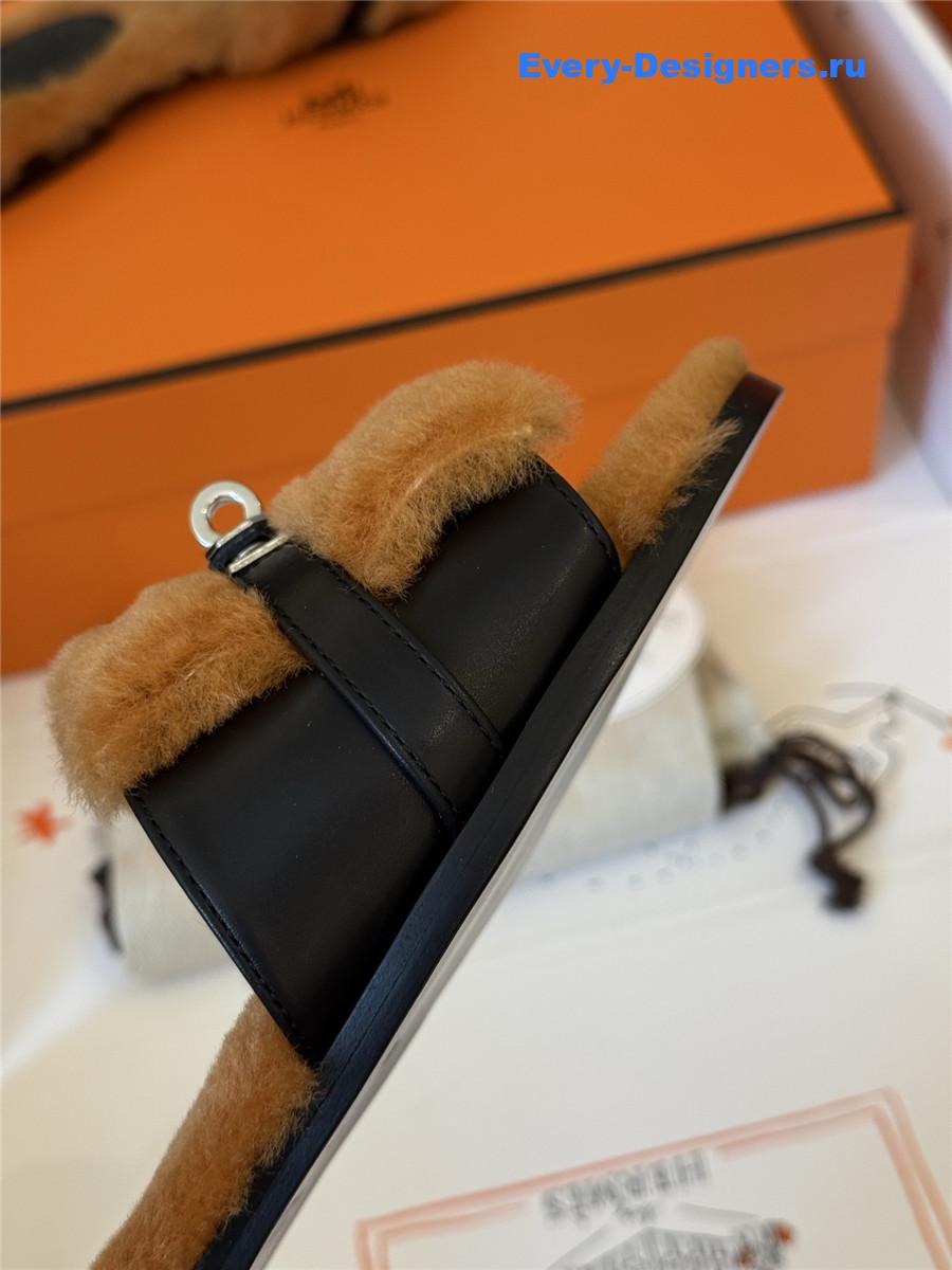 H**me5 kelly buckle brown wool slippers