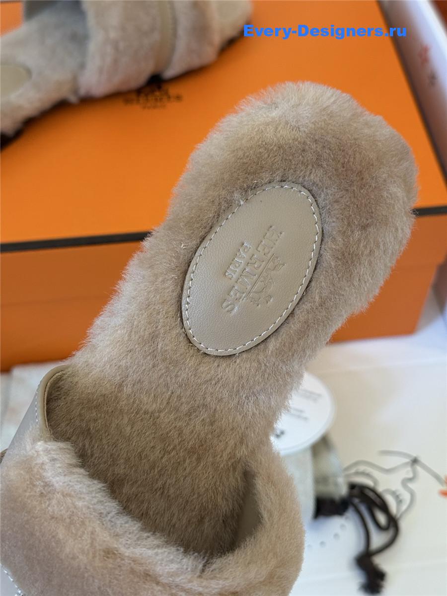 H**me5 kelly buckle beige wool slippers